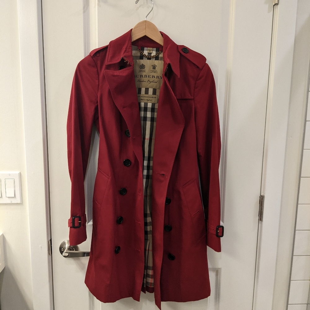 Burberry Sandringham Mid Length Trench Coat